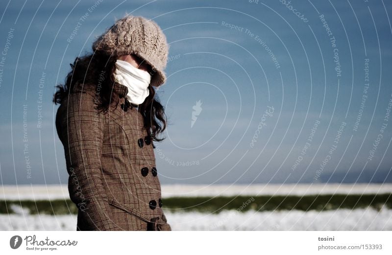 icily Winter Snow Human being Woman Adults Sky Horizon Coat Scarf Cap Cold Fear Mysterious Anonymous Packaged Wrap up warm Masked Hide Unidentified Curl