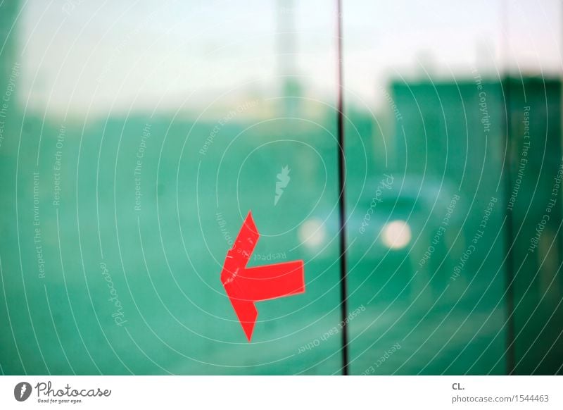 red arrow Window Transport Road traffic Motoring Street Car Window pane Venetian blinds Sign Arrow Green Red Movement Lanes & trails Trend-setting Direction