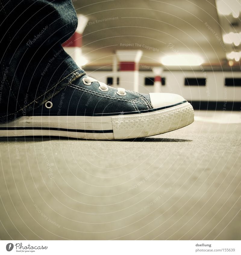 Chuck backlit in the parking garage Footwear Chucks Parking garage Jeans Light Shadow Cloth Structures and shapes Unwavering Column Concrete Red