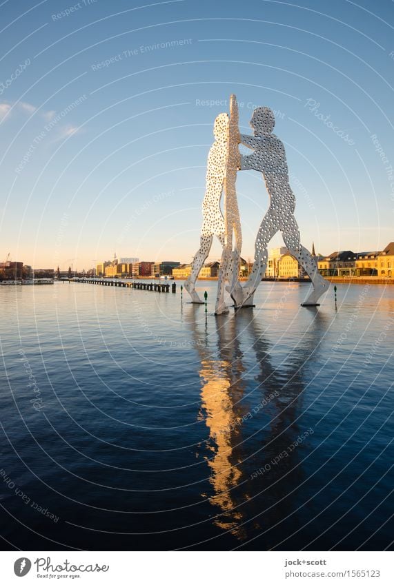 water feature Sightseeing Work of art Sculpture Sky Beautiful weather River Spree Friedrichshain Tourist Attraction Esthetic Famousness Modern Agreed