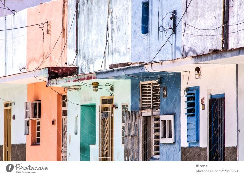 paintboxes Living or residing House building Redecorate Havana Cuba Village Fishing village House (Residential Structure) Housefront Facade Concrete Brick