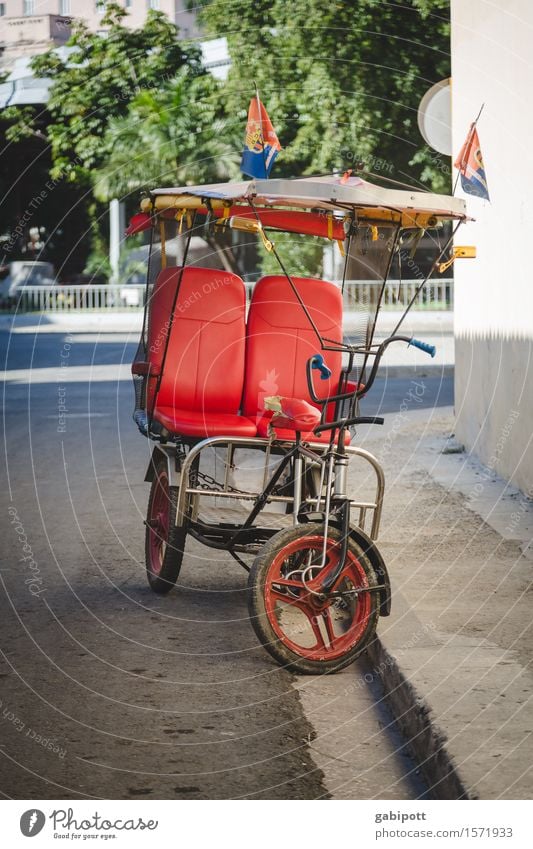 taxi cubano II Havana Cuba Capital city Port City Downtown Old town Transport Means of transport Traffic infrastructure Passenger traffic Public transit Street