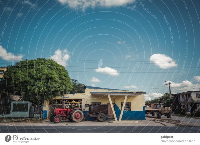 Cuba, somewhere in the middle of it. Sky Clouds Beautiful weather Small Town House (Residential Structure) Facade Means of transport Tractor Tourism Tradition