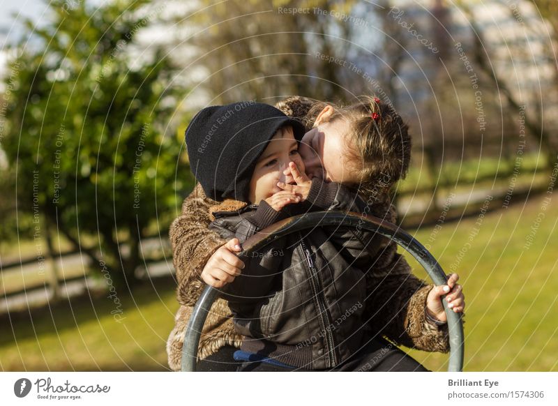 Swing and love Leisure and hobbies Playing Garden Child Toddler Girl Boy (child) 1 - 3 years 3 - 8 years Infancy Nature Meadow Kissing Smiling Laughter To swing