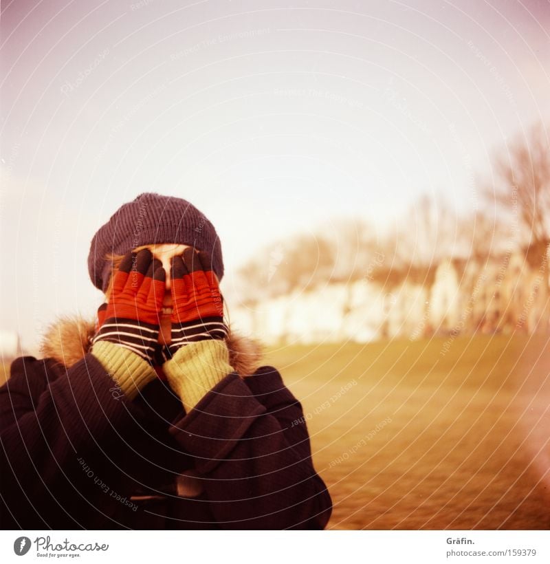 [HB 09.1] Hide-and-seek game Winter Gloves Cap Woman Bremen Lomography Pastel tone Hand Cold Joy Blind Grief Distress mask sb./sth.