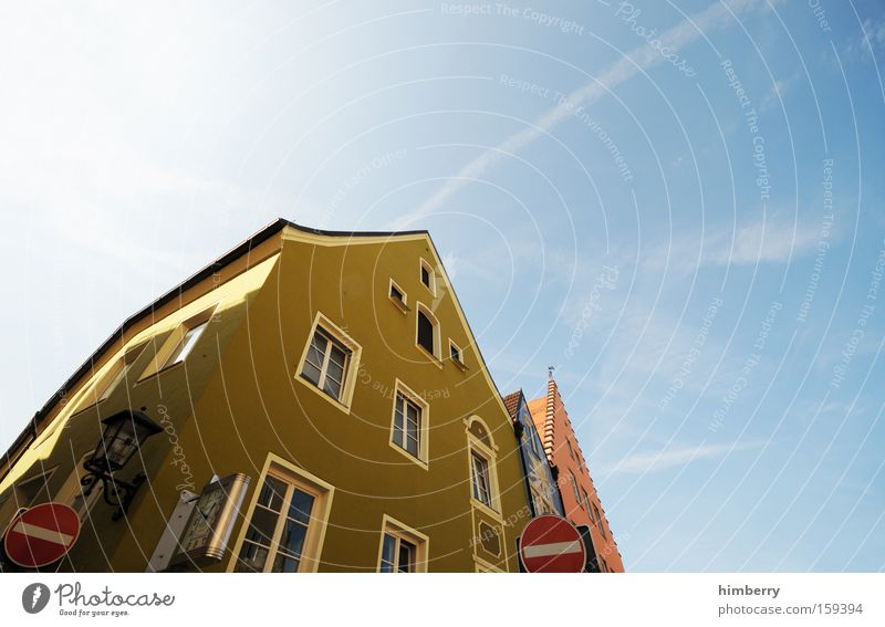 one-way street One-way street Building House (Residential Structure) Facade Old building Monument Preservation of historic sites Detached house Historic