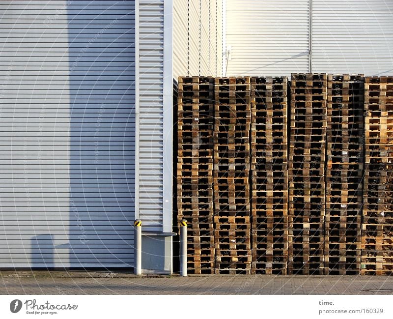 HB09.1 - Smoking area Detail Shadow House (Residential Structure) Industry Exhibition Collection Wood Metal Line Brown Gray Palett Warehouse Diagonal