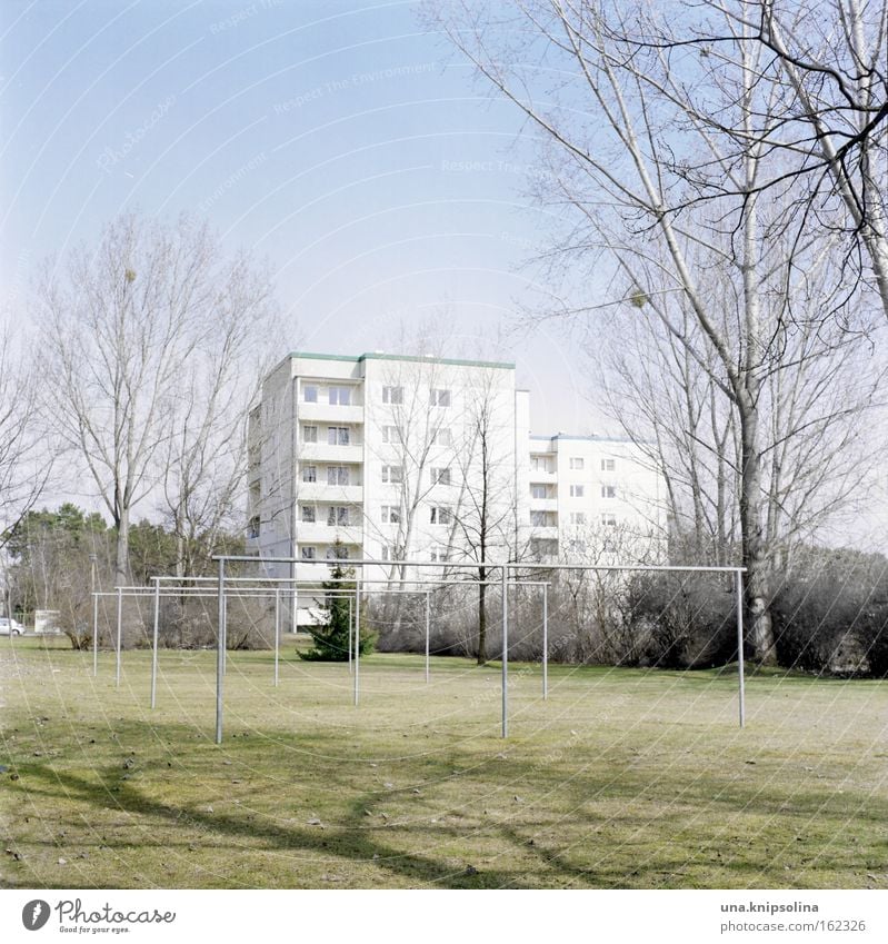 wash..day House (Residential Structure) Tree Meadow Town Dry Laundry Rod East Square Obscure laundry place Colour photo Exterior shot Deserted