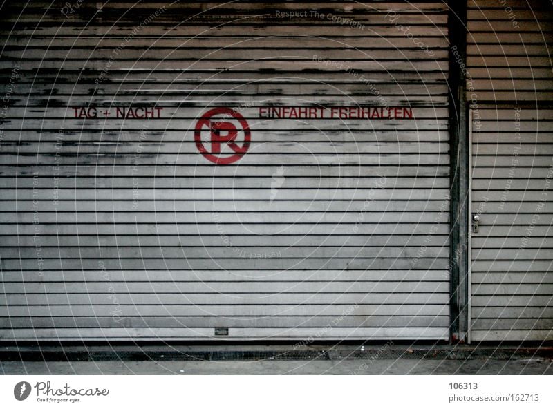 Photo number 117086 Store premises Load R Bremen Town Old Door Roller shutter Metal Metalware Derelict city. rocked.