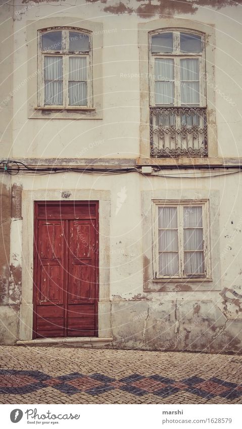 house entrance Town Downtown Old town Populated House (Residential Structure) Wall (barrier) Wall (building) Facade Window Door Name plate Bell Mailbox Moody