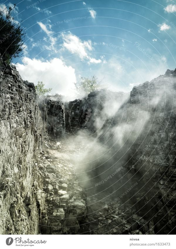 Devil's Kitchen Trip Mountain Renewable energy Geothermy Air Sky Clouds Rock Smoke Sulphur Steam Stone Discover Smoking Exceptional Hot Warmth Adventure