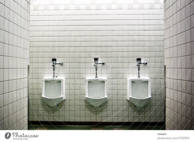 in threes Subdued colour Interior shot Deserted Copy Space top Artificial light Shallow depth of field Central perspective Bathroom Cold Cleanliness Purity