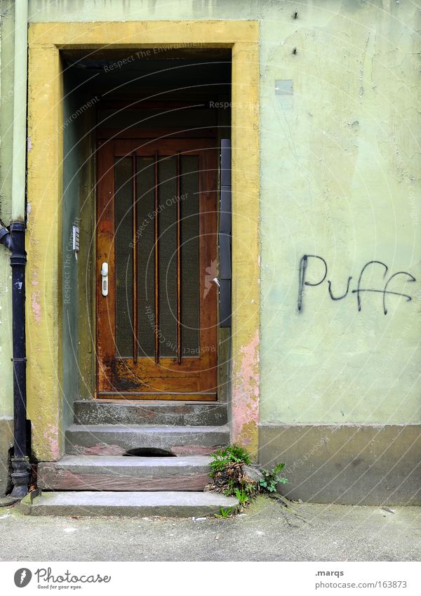 establishment Colour photo Exterior shot Deserted Copy Space right Copy Space top Long shot Joy Economy Door Relaxation Old Green Desire Endurance Unwavering