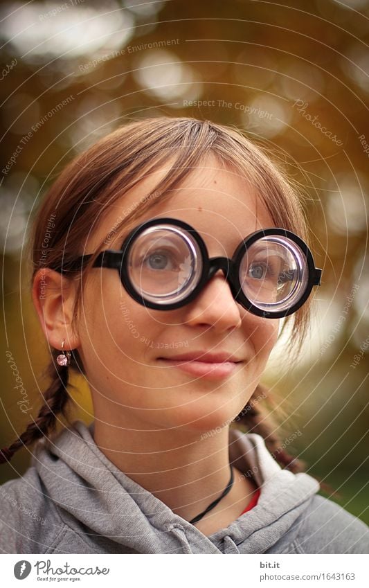 Look around. Parenting Kindergarten School Schoolchild Feminine girl Infancy Joy luck Opthalmology Vision Eyeglasses Optician Bookworm Geek Colour photo