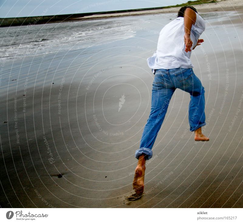 run Masculine Young man Youth (Young adults) Nature Waves Coast Beach Ocean Running Athletic Healthy Fresh Muscular Determination Beautiful Speed Health care