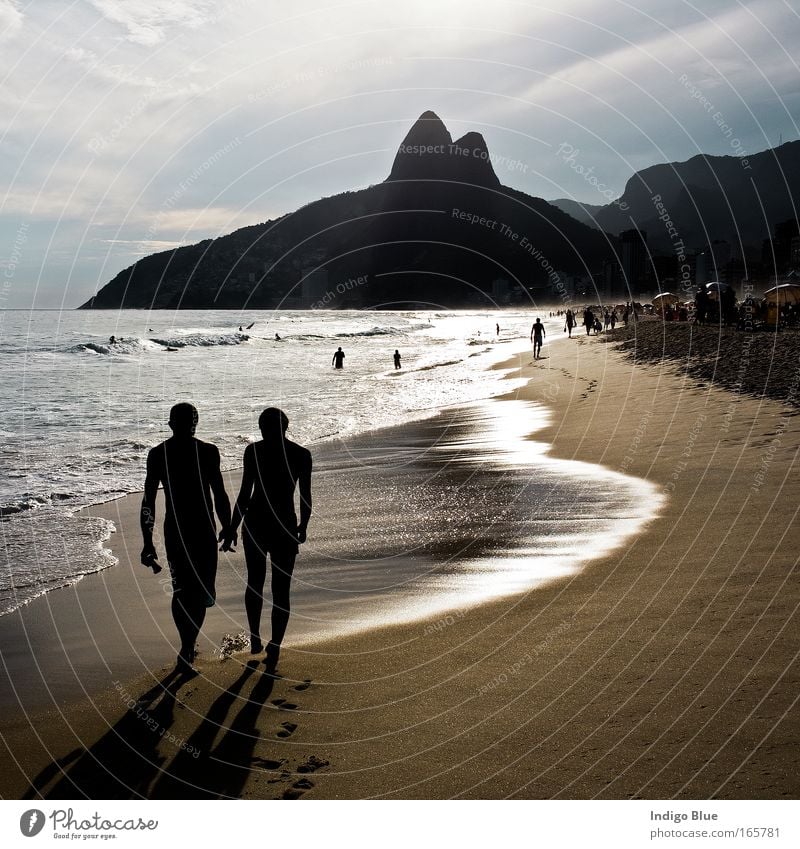 Walking on the Beach Subdued colour Exterior shot Twilight Silhouette Reflection Sunrise Sunset Deep depth of field Central perspective Well-being Relaxation