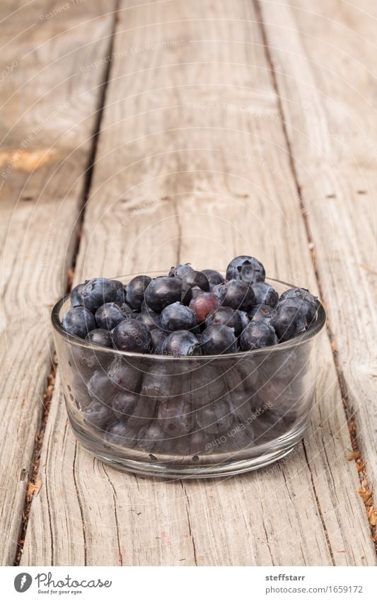 Clear glass bowl of ripe blueberries Food Fruit Nutrition Eating Breakfast Picnic Organic produce Vegetarian diet Diet Bowl Beautiful Healthy Health care