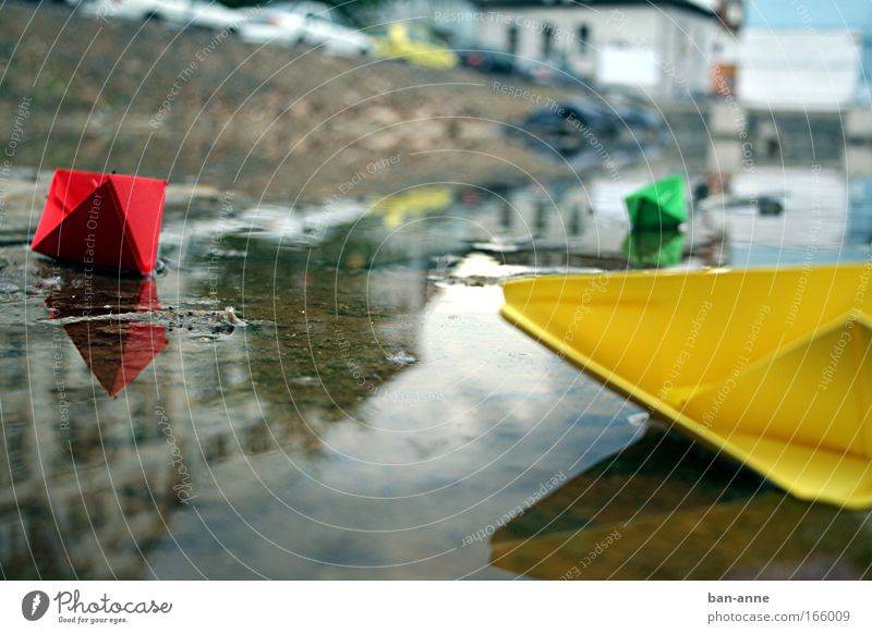 accrued Colour photo Exterior shot Close-up Reflection Worm's-eye view Handicraft Model-making Toys Uniqueness Near Yellow Green Red Paper Paper boat Watercraft