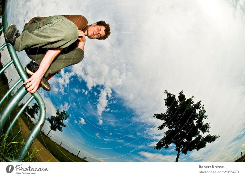 Skating without board Colour photo Exterior shot Copy Space right Copy Space bottom Day Flash photo Deep depth of field Worm's-eye view Wide angle Fisheye