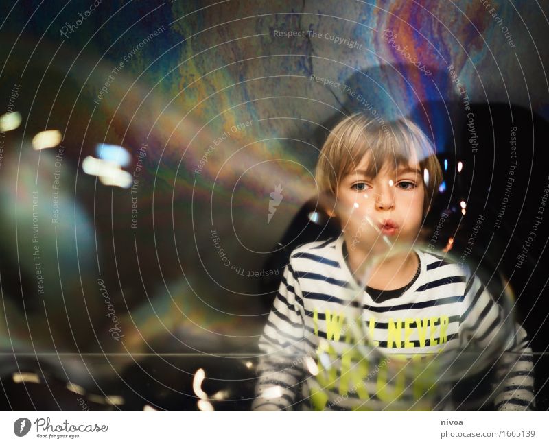 Bubbles3 Science & Research Human being Child Boy (child) Infancy Head 1 Exhibition Museum Winterthur Switzerland Sweater Blonde Soap bubble Water Utilize