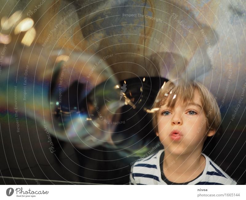 soap bubbles4 Human being Masculine Child Boy (child) Infancy Head 1 3 - 8 years Exhibition Museum Winterthur Switzerland Sweater Blonde Soap bubble Water