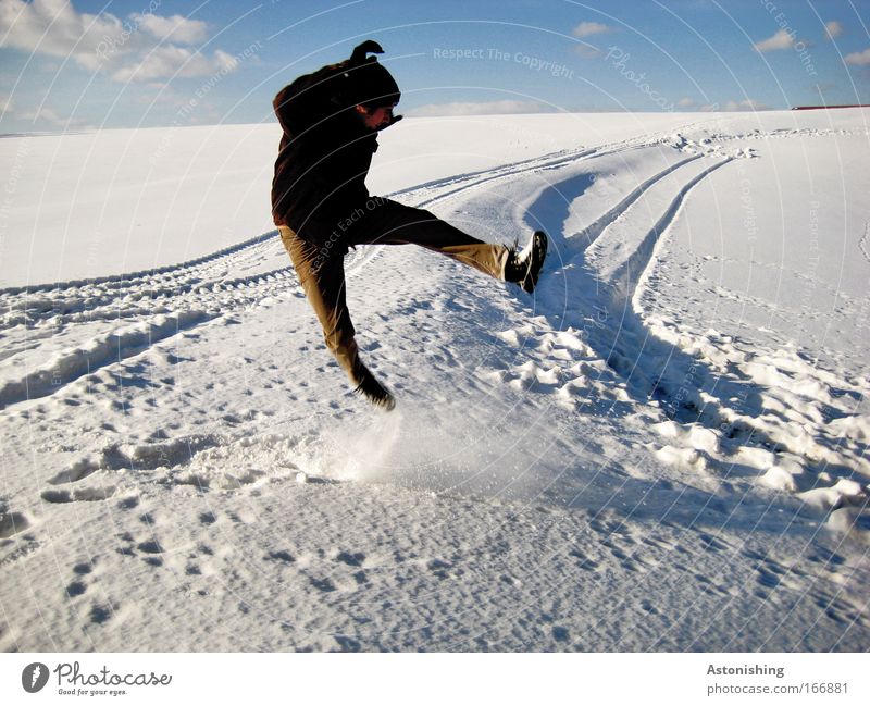 KÜHL-MAN 1 Colour photo Exterior shot Copy Space bottom Day Shadow Contrast Sunlight Central perspective Looking away Leisure and hobbies Playing Winter Snow