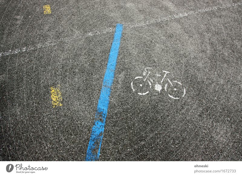 parking space Town Transport Road traffic Motoring Cycling Street Lanes & trails Road sign Parking lot Sign Signs and labeling Line Arrangement Colour photo