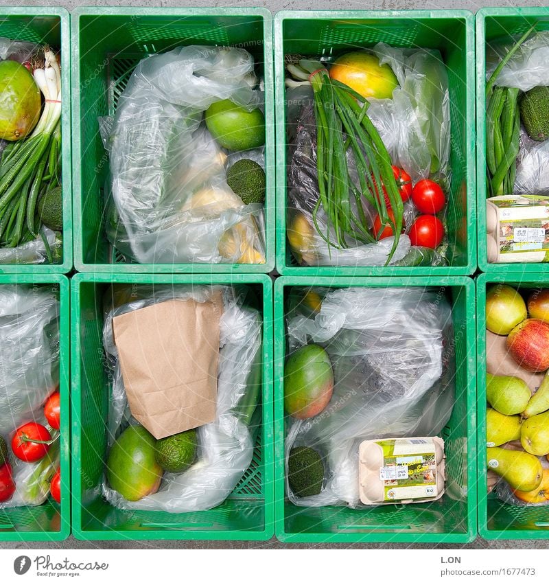 green box Food Vegetable Lettuce Salad Fruit Apple Orange Herbs and spices Tomato Avocado Pear Lemon Nutrition Organic produce Vegetarian diet Crate