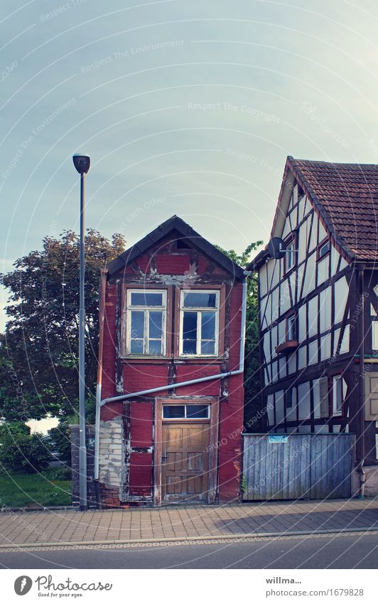 Old narrow half-timbered house in Aldfeld, Hesse as field Village Small Town Old town Deserted House (Residential Structure) Detached house Manmade structures