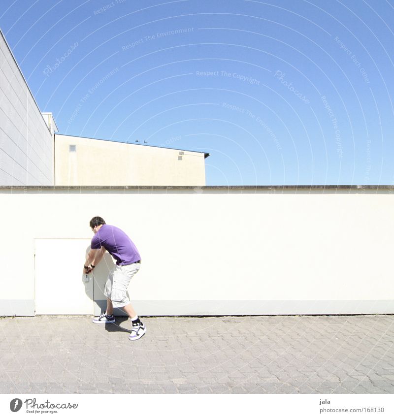 [PC-Usertreff Ffm]: Streetart Colour photo Exterior shot Copy Space top Day Light Sunlight Full-length Rear view Human being Masculine Man Adults 1