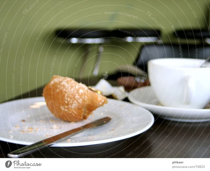 breakfast leftovers Breakfast Remainder Plate Cup Beverage Café Bar Baked goods Green Table Stool Blur Depth of field Nutrition Coffee Tea crumbs