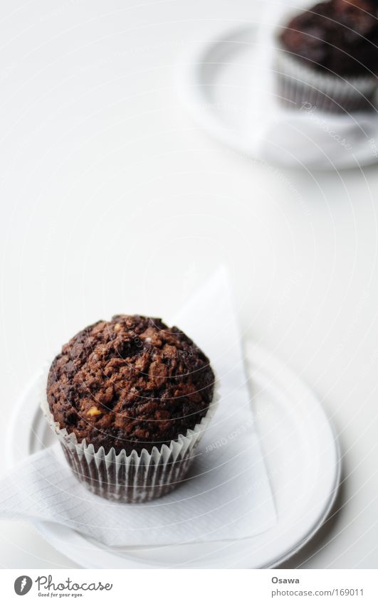 Muffins on paper plates Colour photo Subdued colour Interior shot Studio shot Copy Space left Copy Space top Copy Space middle Neutral Background