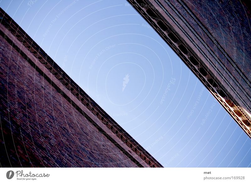 \ \ \ Colour photo Exterior shot Deserted Day Contrast Sunlight Upward Sky Cloudless sky Beautiful weather Old town House (Residential Structure) Building