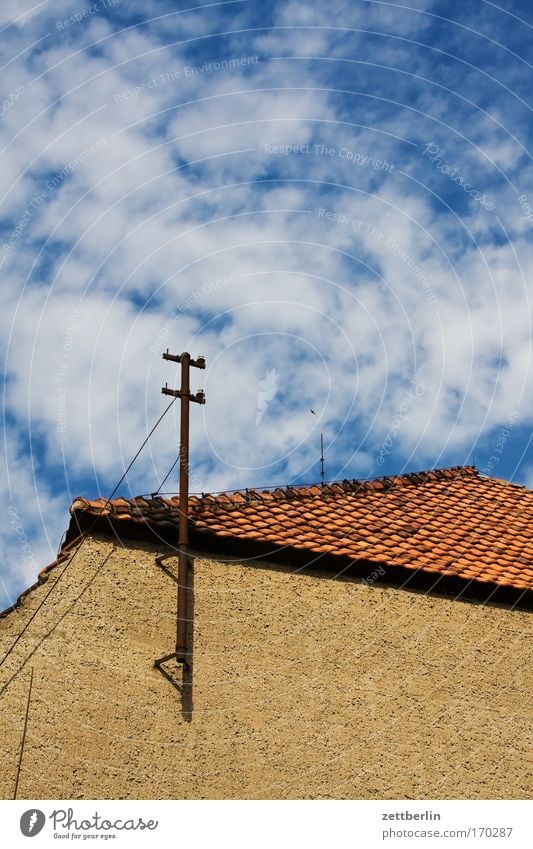 Unclear perspective House (Residential Structure) Building Wall (building) Roof Roofing tile Brick Antenna Telephone line Communicate Telecommunications