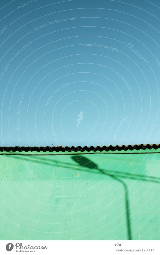 Farola Light Shadow Summer Sun Sky Cloudless sky Roof Brick Blue Green Lantern Wall (building) South Corrugated sheet iron