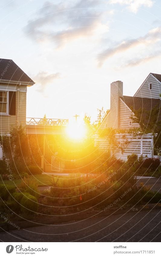 Eugene Sky Sunrise Sunset Sunlight Beautiful weather Small Town House (Residential Structure) Detached house Warmth Colour photo Exterior shot Copy Space bottom