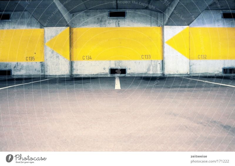 parking deck c Colour photo Interior shot Copy Space bottom Wide angle Town Parking garage Wall (barrier) Wall (building) Concrete Cold Arrangement Empty Gray