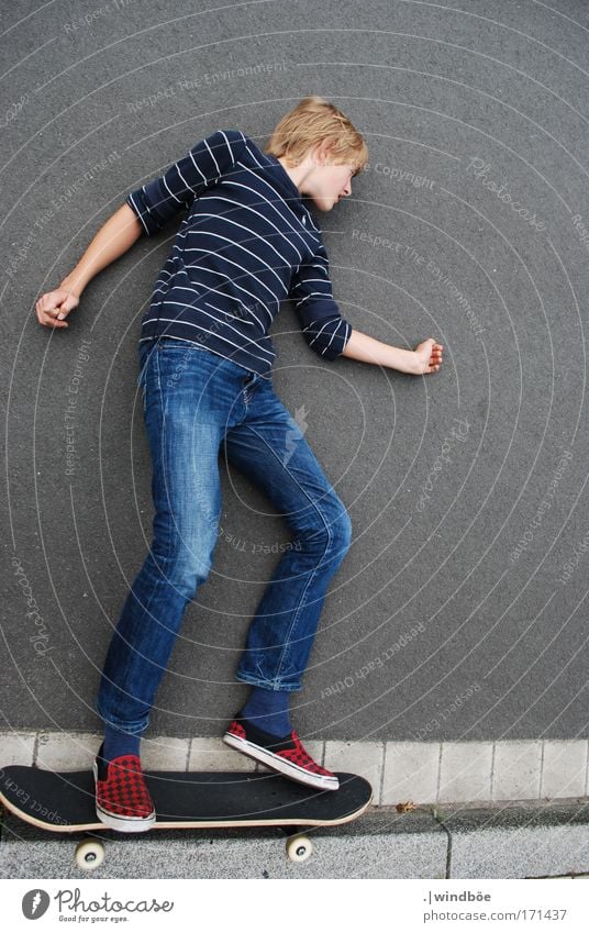 departing Colour photo Exterior shot Evening Bird's-eye view Lifestyle Leisure and hobbies Skateboarding Human being Masculine Young man Youth (Young adults) 1