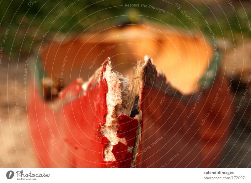 Alter Kahn Colour photo Multicoloured Exterior shot Deserted Day Sunlight Shallow depth of field Boating trip Dinghy Rowboat Old Broken Decline Transience