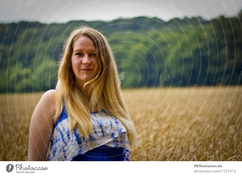 Jacki in front of the field Human being Feminine Young woman Youth (Young adults) Hair and hairstyles Face 1 18 - 30 years Adults Environment Nature Landscape