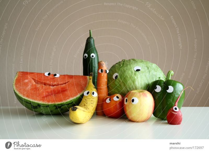 family portrait Food Vegetable Fruit Apple Nutrition Organic produce Vegetarian diet Diet Parenting Fresh Delicious Multicoloured Emotions Joy Healthy Face