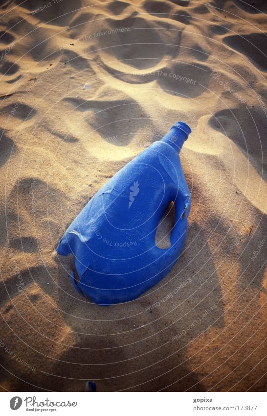 Blue plastic bottle on the beach Colour photo Exterior shot Deserted Copy Space top Neutral Background Evening Contrast Sunlight Sunrise Sunset Bird's-eye view