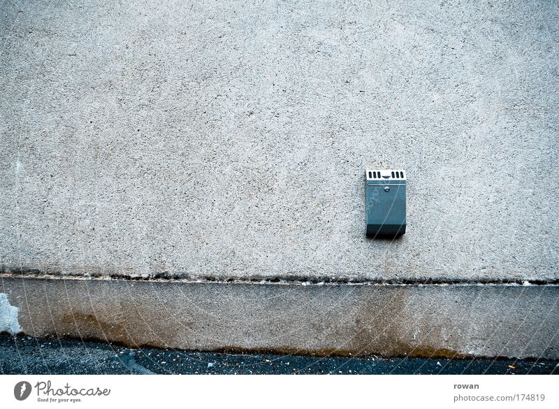 smoking corner Colour photo Subdued colour Exterior shot Deserted Copy Space left Copy Space top Copy Space bottom Copy Space middle Day Ashtray Dirty Dark Cold