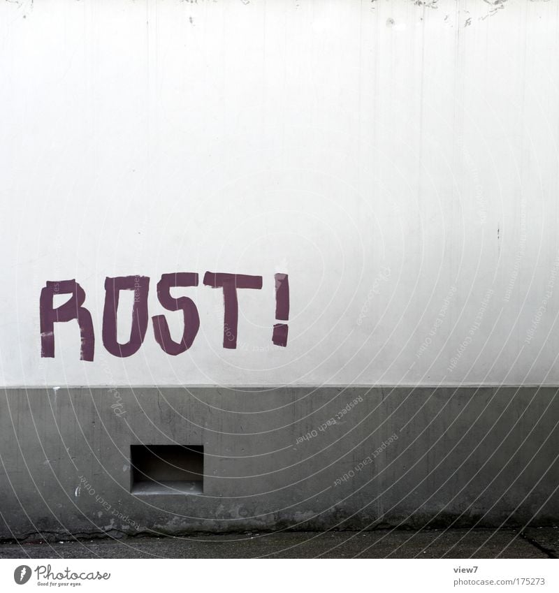 ROST! Subdued colour Exterior shot Close-up Deserted Copy Space top Copy Space middle Deep depth of field House (Residential Structure) Wall (barrier)