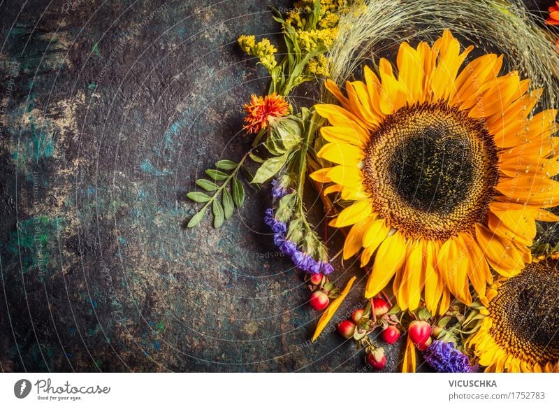 Sunflower decoration with berries and flowers Style Design Feasts & Celebrations Thanksgiving Nature Plant Decoration Bouquet Retro Yellow Symbols and metaphors