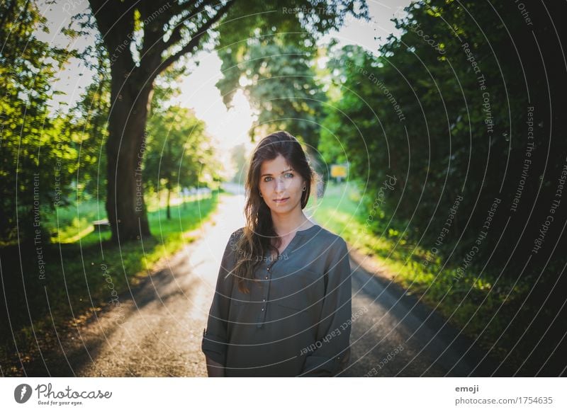 moi Feminine Young woman Youth (Young adults) 1 Human being 18 - 30 years Adults Beautiful weather Natural Green Colour photo Exterior shot Day Back-light