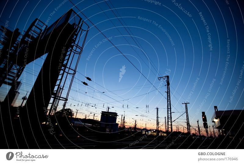 Sundown@Train Platform Colour photo Exterior shot Deserted Copy Space top Evening Twilight Night Sunrise Sunset Back-light Long exposure Worm's-eye view Sky