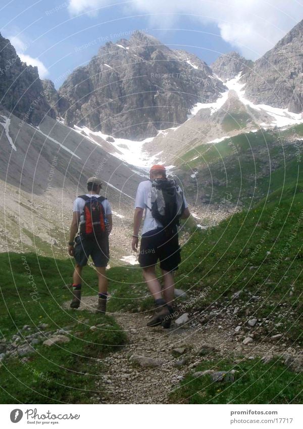 Ascent to the Mindelheimer Hütte. Photo: Alexander Hauk Mountain Hiking Alps Fitness Going To enjoy Allgäu Bavaria Go up hike mountains Mountaineer hikers