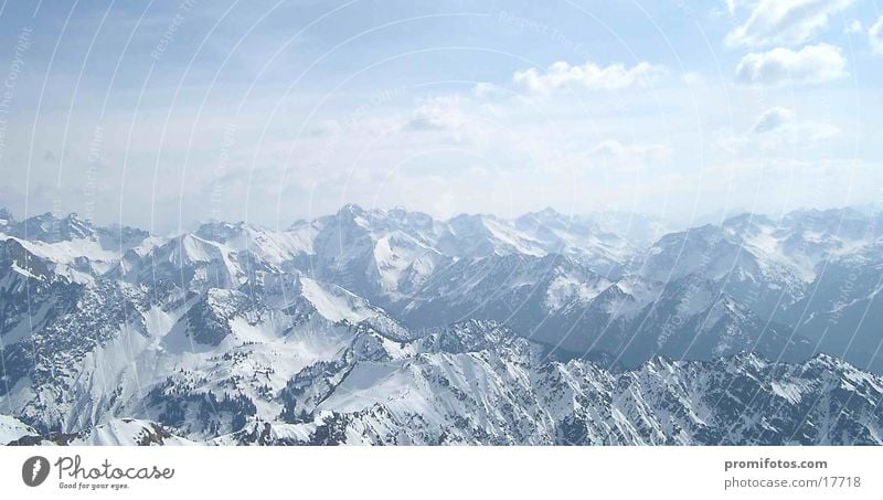 Ponorama over the Alps from the Nebelhorn in Oberallgäu. Photo: Alexander Hauk Mountain Observe Going Hiking Large mountain view Panorama (Format) mountains