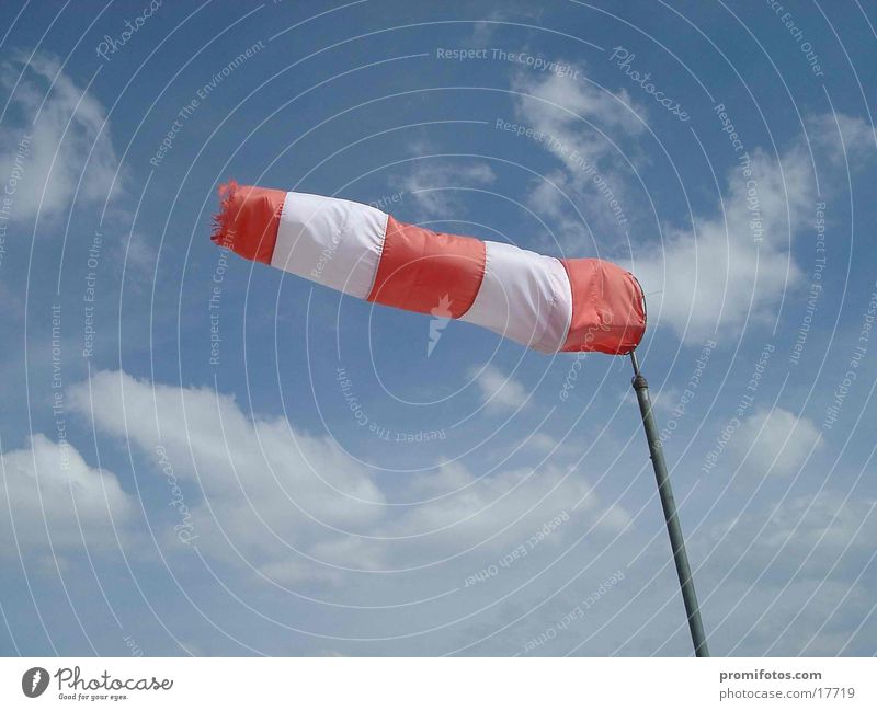 Windsock on the Nebelhorn in the Oberallgäu. Photo: Alexander Hauk Leisure and hobbies Mountain Gale Observe Hang Hiking Gust of wind squall Alps mountain